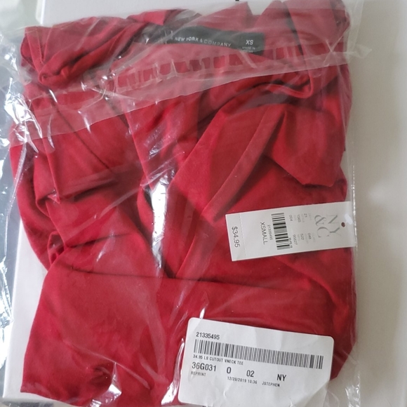 New York & Company cut out top - Picture 2 of 2